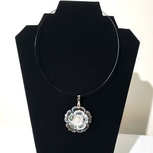 SHELL FLOWER NECKLACE